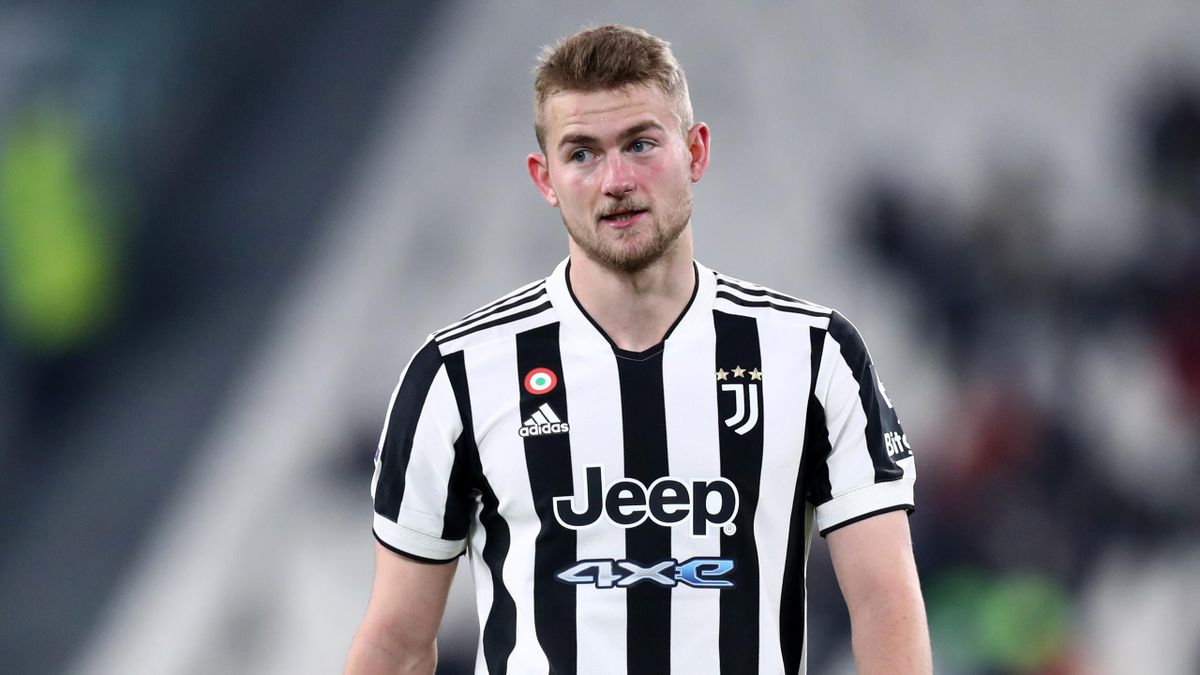 Takut Kalah Saing, Pique Larang De Ligt Gabung Barcelona