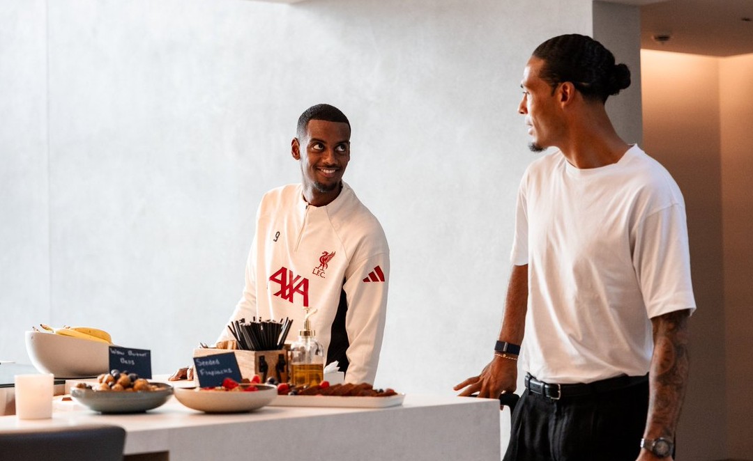 Kapten Liverpool Virgil van Dijk Tidak Mau Bocorkan Isi Bisik-bisiknya dengan Alexander Isak
