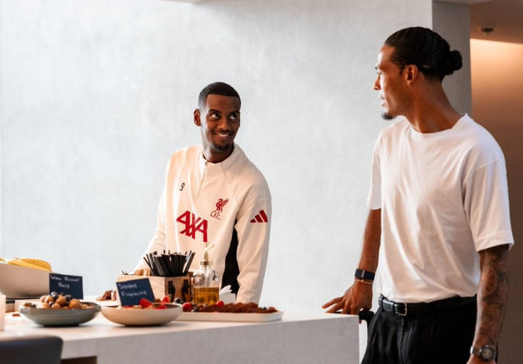 Kapten Liverpool Virgil van Dijk Tidak Mau Bocorkan Isi Bisik-bisiknya dengan Alexander Isak