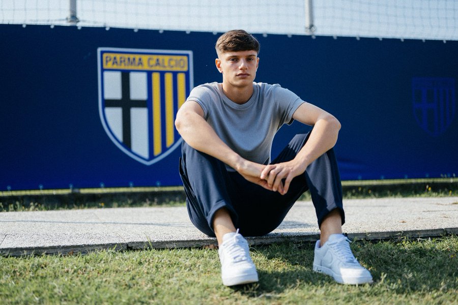 Mengenal Giovanni Leoni, Bek 18 Tahun Asal Italia yang Jadi Target Liverpool