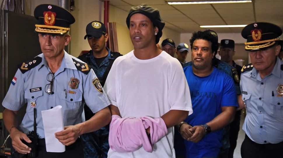 Bayar Uang Jaminan, Ronaldinho Akhirnya Bebas dari Penjara