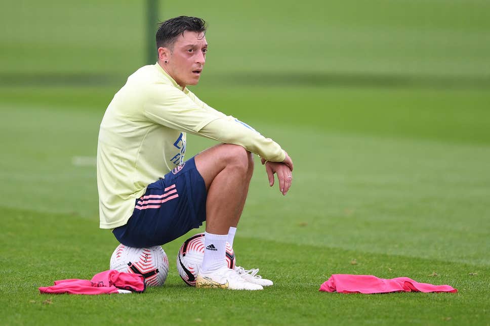 Disia-siakan, Mesut Ozil Ungkap Rasa Cintanya kepada Arsenal Lewat Surat Istimewa