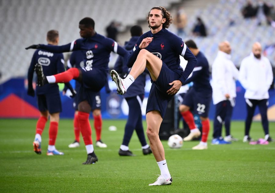Pelangi di Tengah Prahara Manchester United: Adrien Rabiot Semakin Dekat