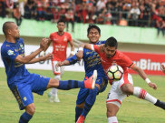 Nostalgia - Atmosfer Panas Dibayangi Kontroversi Pertemuan Persija Vs Persib di Manahan