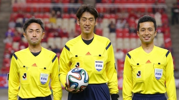 Wasit Pembuka Piala Dunia 2014 Tertantang Benahi Korps Baju Hitam Indonesia