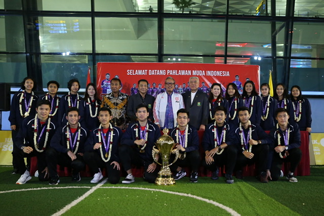 Cetak Sejarah, Pebulu Tangkis Junior Indonesia Diminta Tidak Jemawa