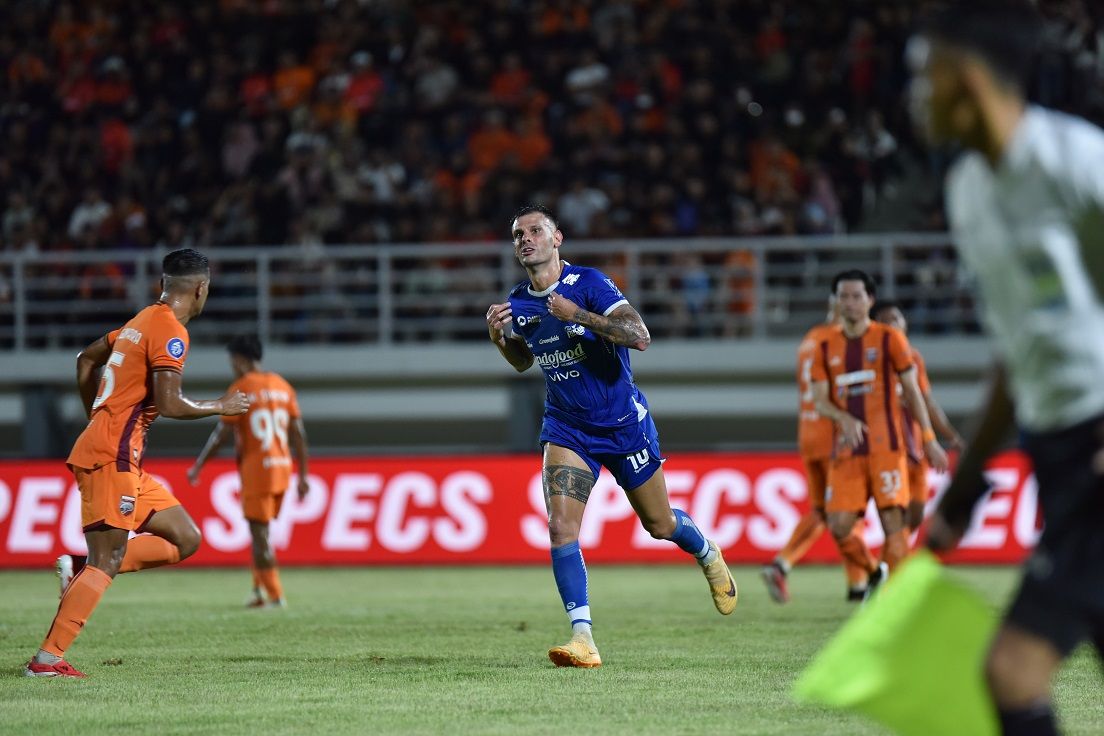 Hasil Liga 1 2024/2025: Kemenangan Persib di Depan Mata Buyar