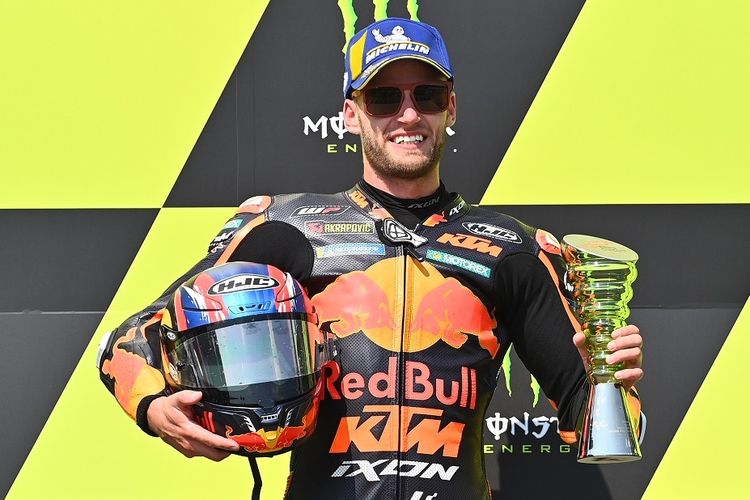 Rayakan Kemenangan Binder, Zarco Persembahkan Sebuah Lagu