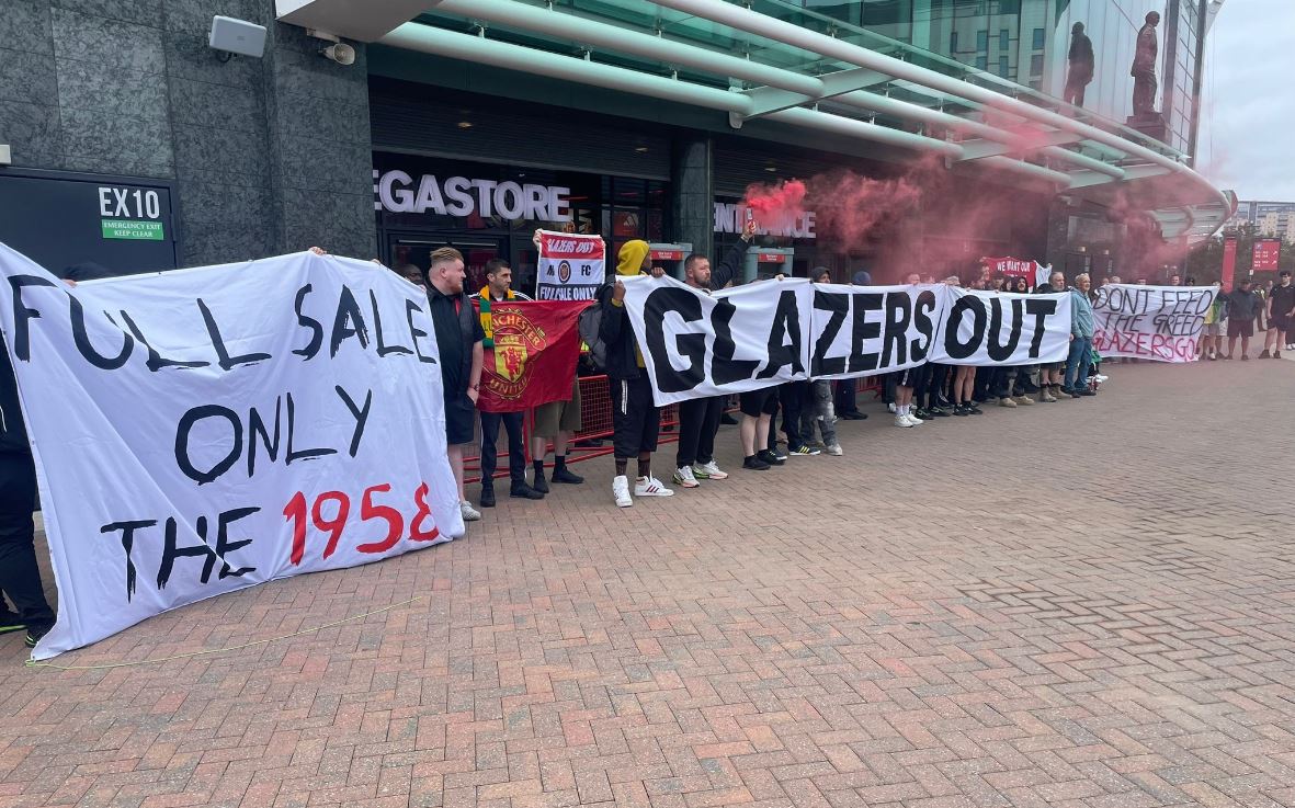 Baru Sebentar Buka, Megastore Manchester United di Old Trafford Tutup