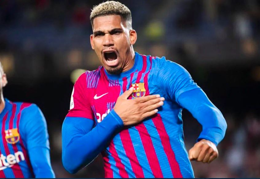 Teken Kontrak Baru, Ronald Araujo Punya Klausul Pembelian Satu Juta Miliar Euro