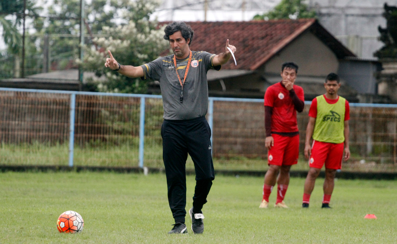 Respons Pelatih Persija Jakarta soal Duet Tajam Persib Bandung