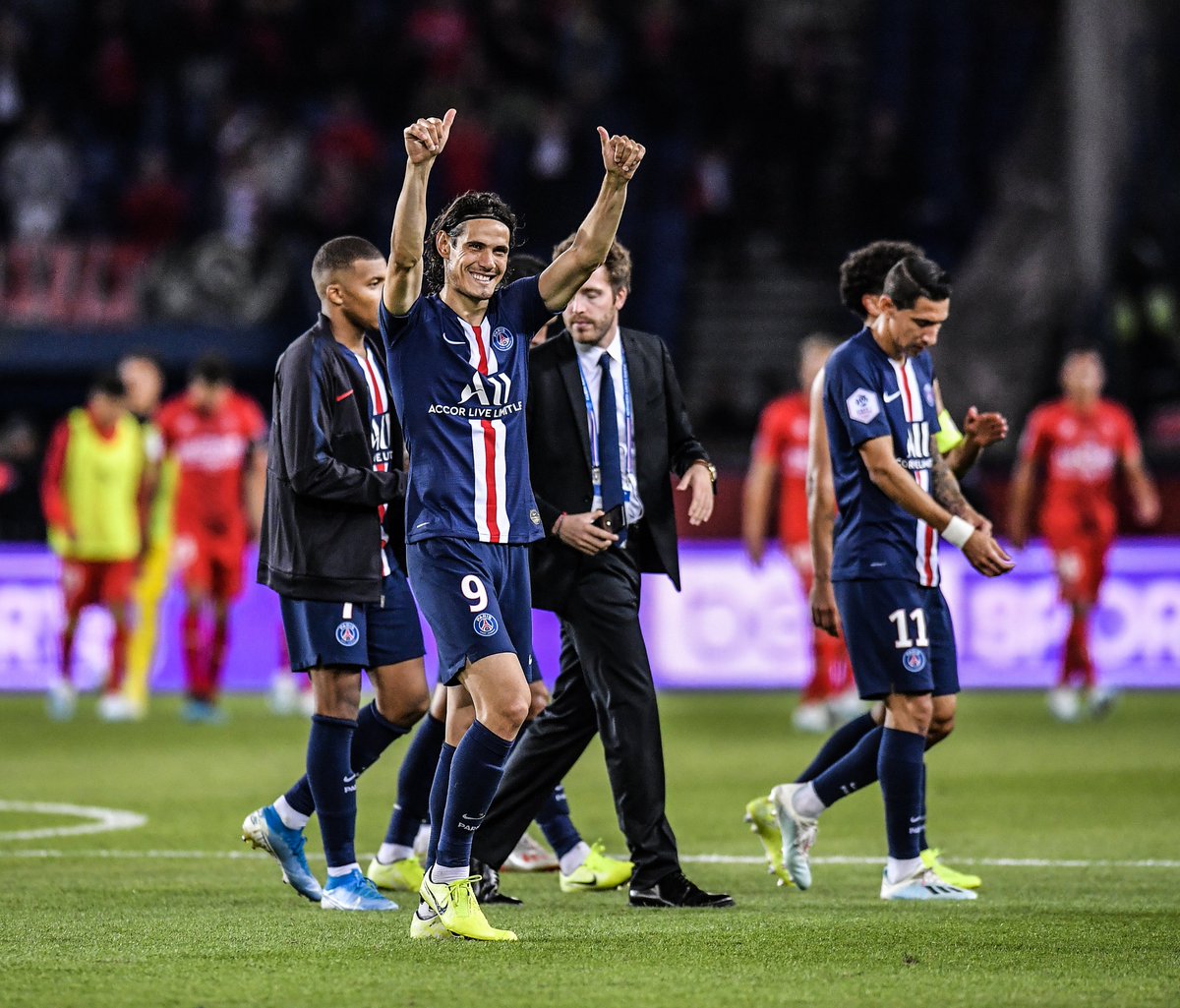 PSG Awali Musim dengan Hasil Positif, Fans Usir Neymar