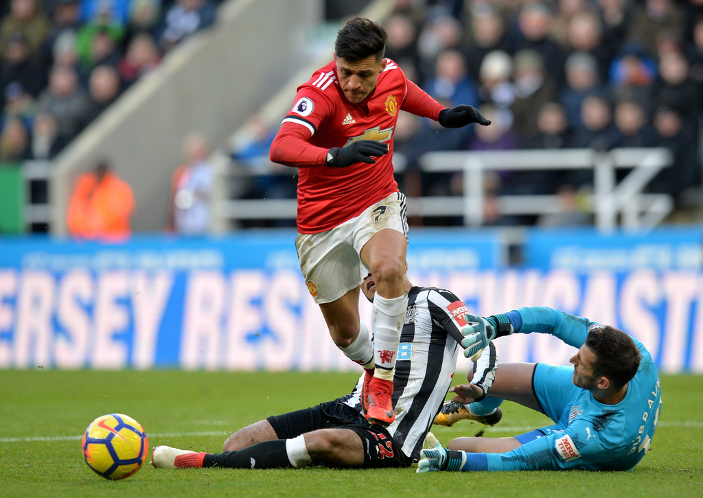 Alexis Sanchez, Pedang Bermata Dua Manchester United