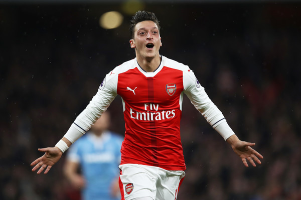 Real Madrid Isyaratkan Ingin Pulangkan Mesut Ozil