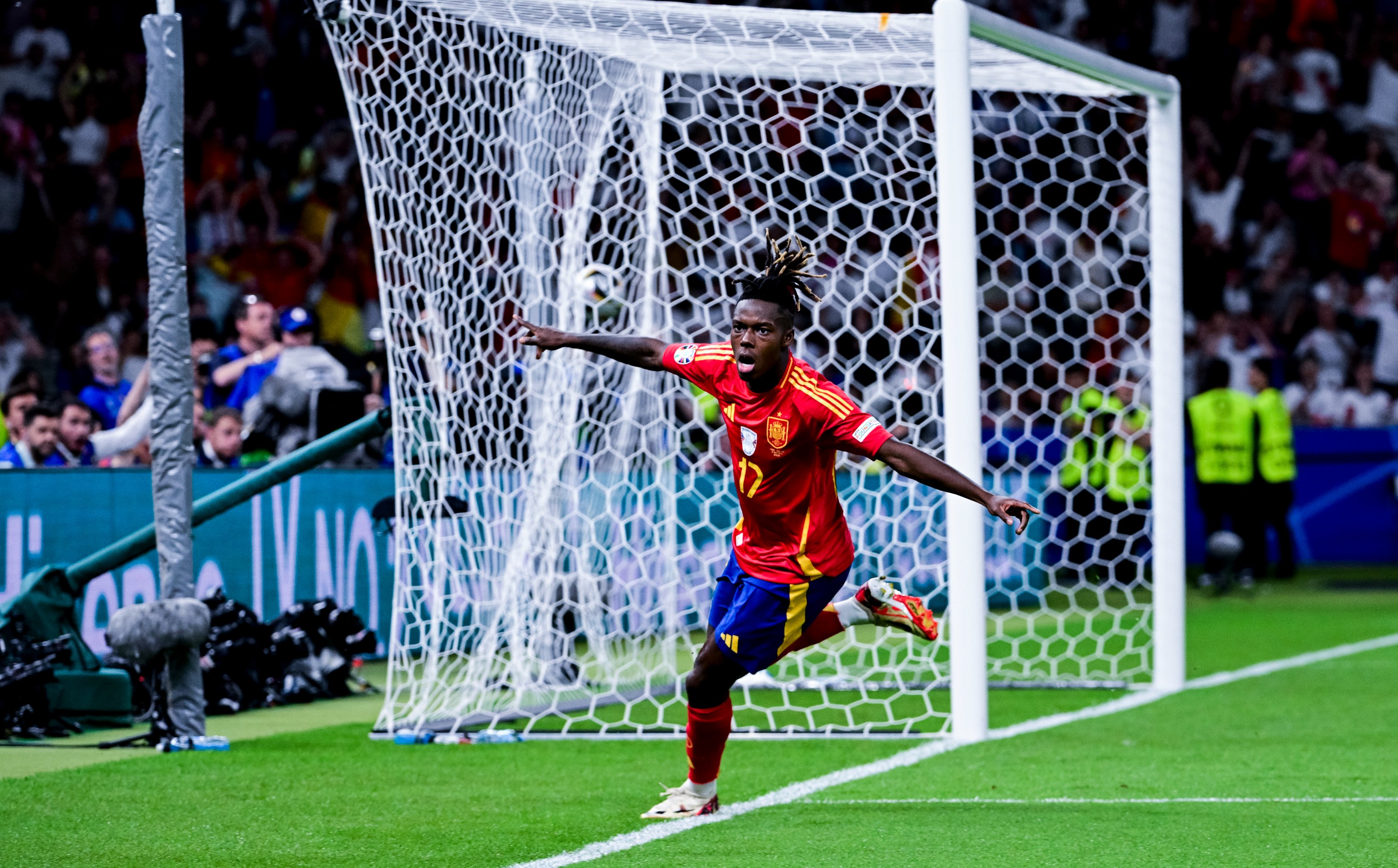 Bintang Laga Spanyol Vs Inggris: Taman Bermain Nico Williams