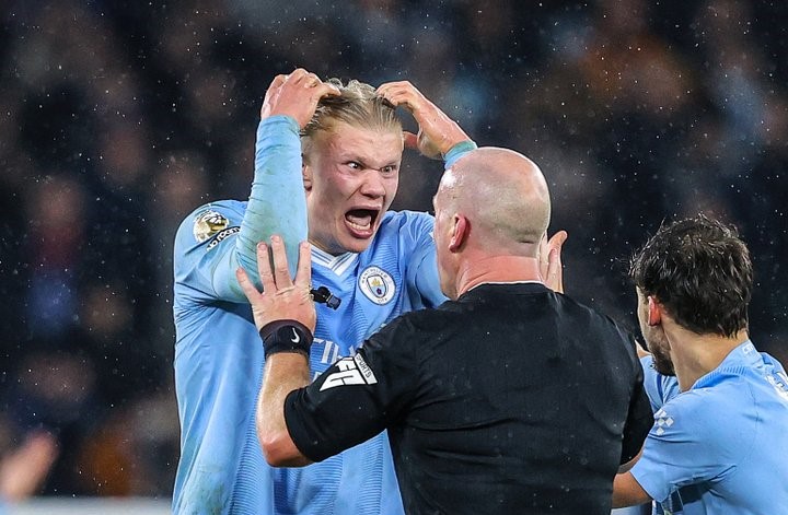 Kemarahan Erling Haaland kepada Wasit Berlanjut ke Dunia Maya