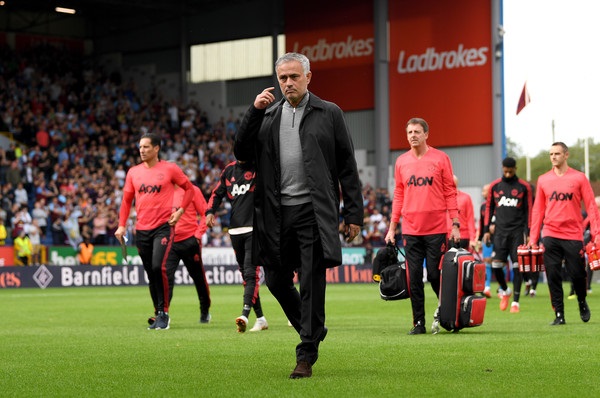 Jose Mourinho Minta Suporter Manchester United Melupakannya untuk Sesaat