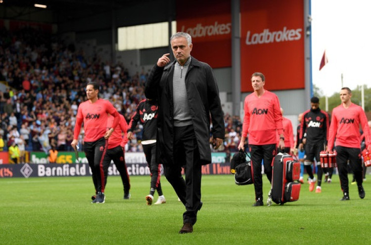 Jose Mourinho Minta Suporter Manchester United Melupakannya untuk Sesaat