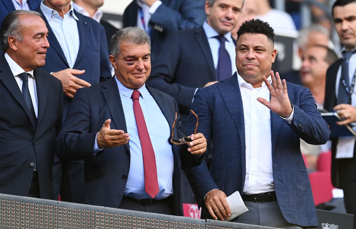 Misteri dan Reaksi Kocak Warganet soal Mata Lebam Joan Laporta