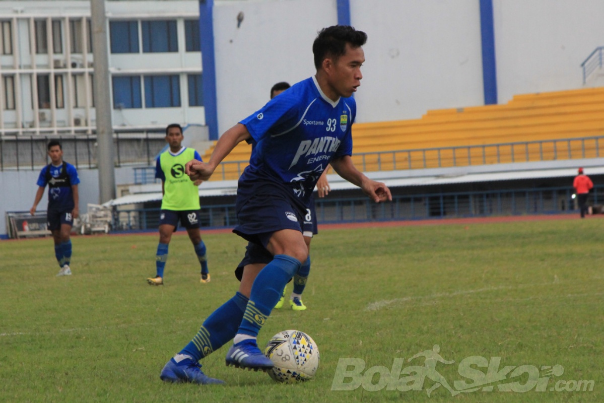 Gelandang Persib Erwin Ramdani Siap Menerima dan Menyesuaikan jika Liga 1 Tanpa Penonton