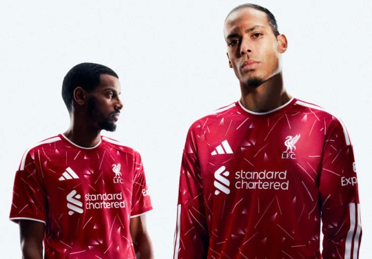 Liverpool Luncurkan Jersey Kandang Baru, Terinspirasi Musim Ikonik