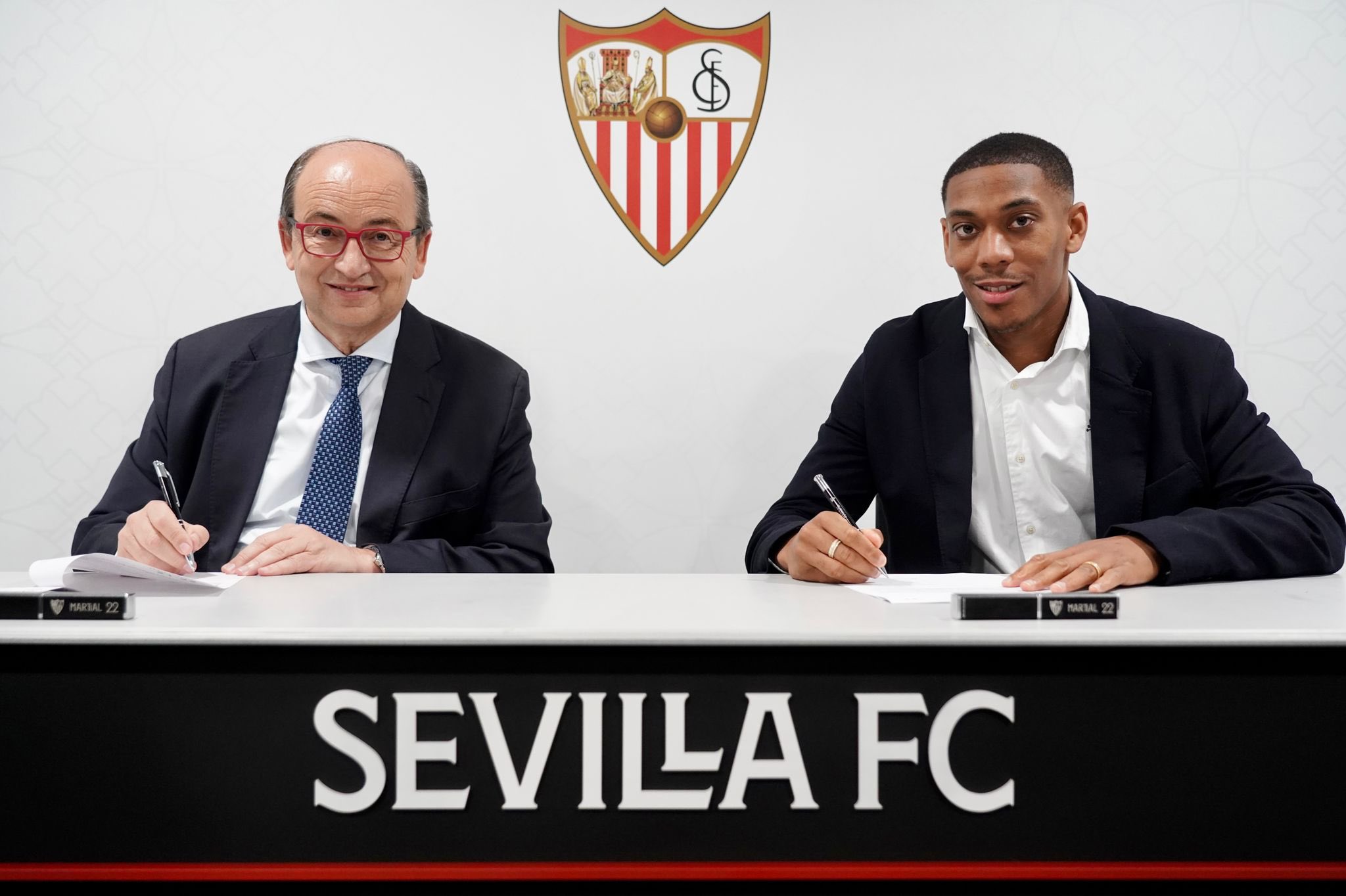 Update Transfer Man United: Martial Pergi, Lingard dan Van de Beek Menyusul