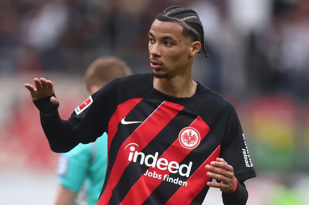 Eintracht Frankfurt Tahan Liverpool, Nantikan Tawaran dari Manchester United