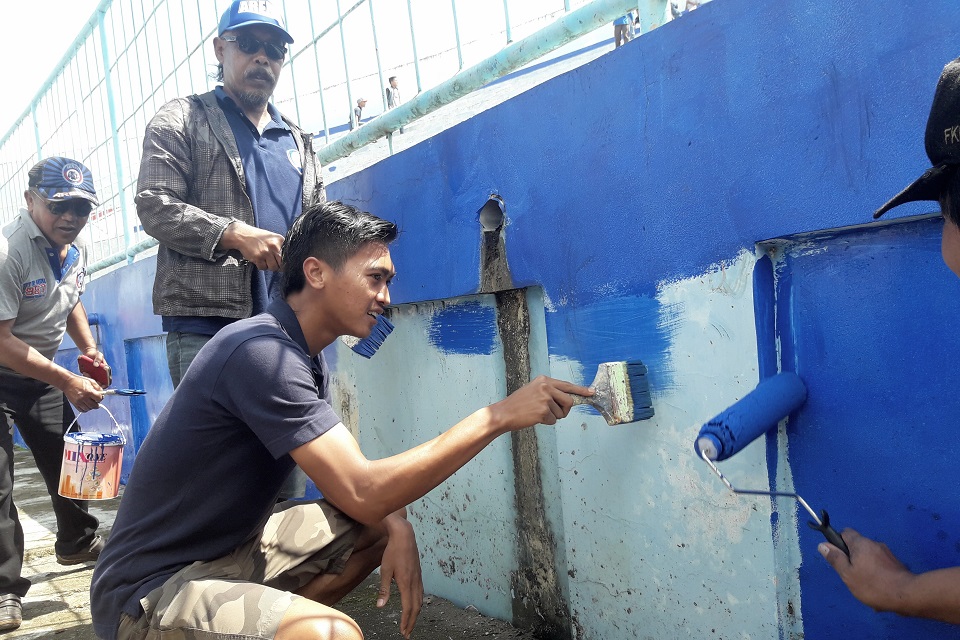 Ketika Masyarakat Antusias Percantik Stadion Kanjuruhan