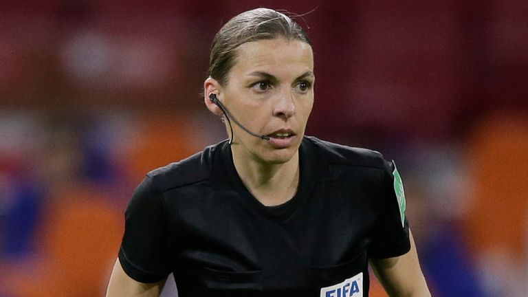 Stephanie Frappart, Wasit Perempuan Pertama yang Tugas di Piala Eropa