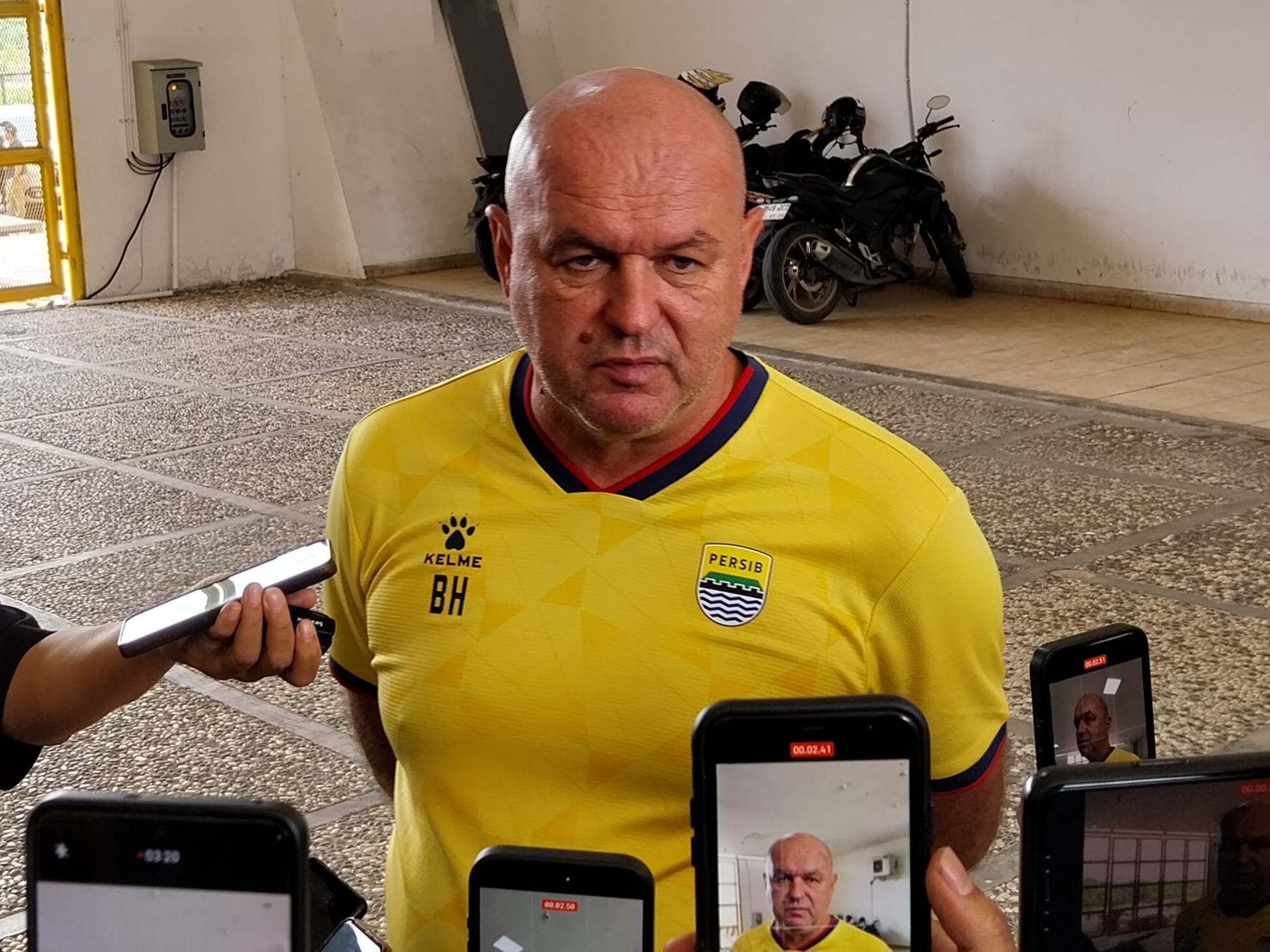 Bojan Hodak Ogah Buru-buru Mainkan Layvin Kurzawa dan Dion Markx