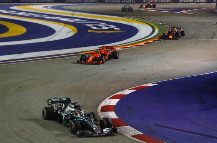 Lewis Hamilton: Sangat Sulit Kalahkan Ferrari