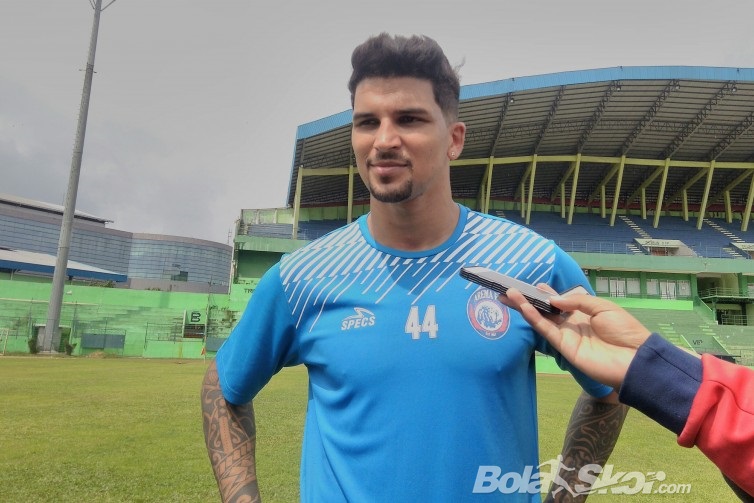 Faktor Ini Buat Arthur Cunha Bertahan di Arema FC