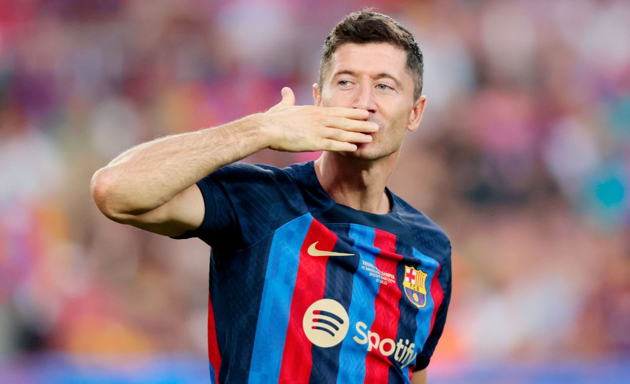 Robert Lewandowski Tak Pikirkan Persaingan dengan Karim Benzema