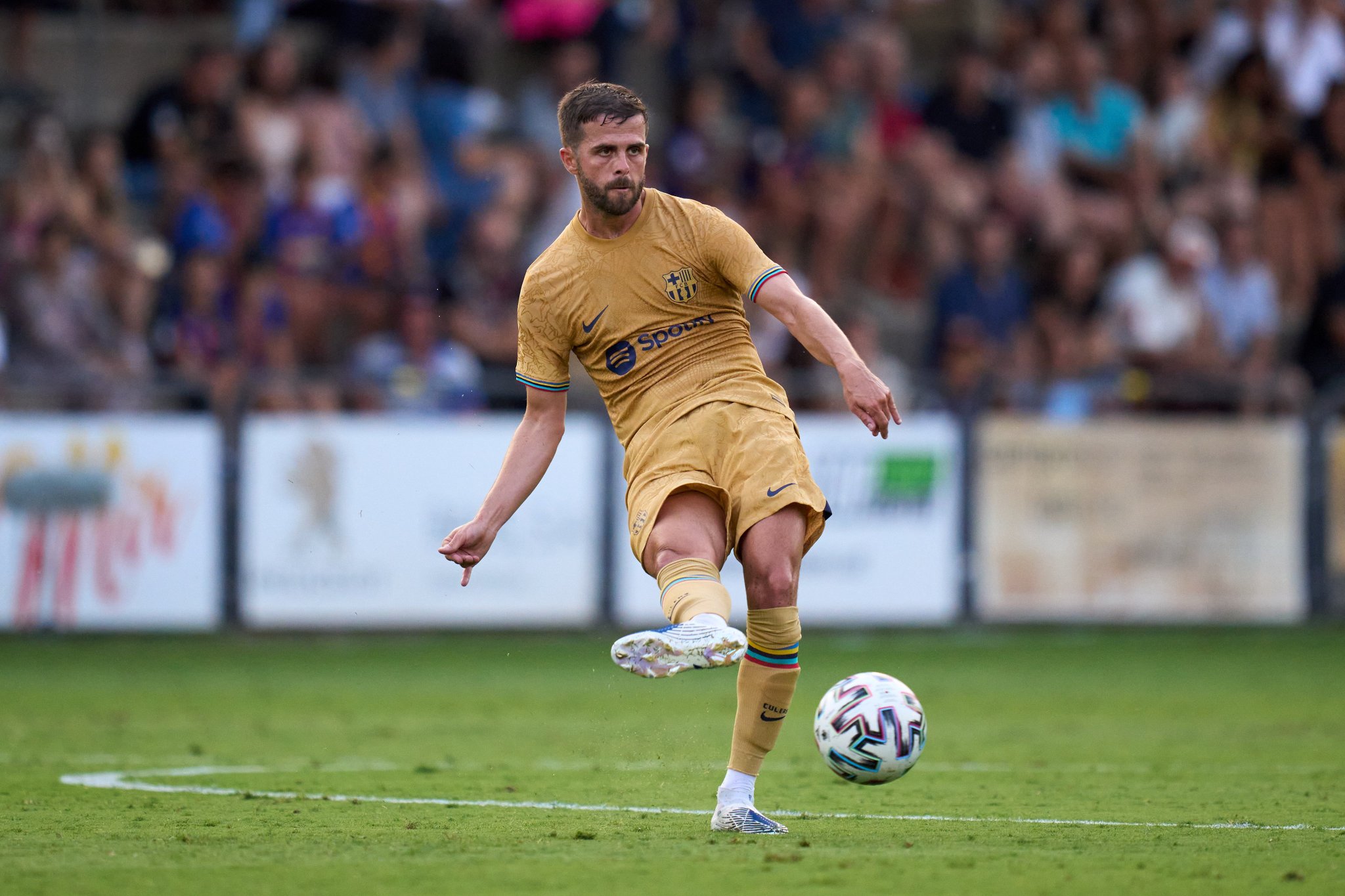 Frenkie de Jong Tak Jelas, Barcelona Pertahankan Miralem Pjanic