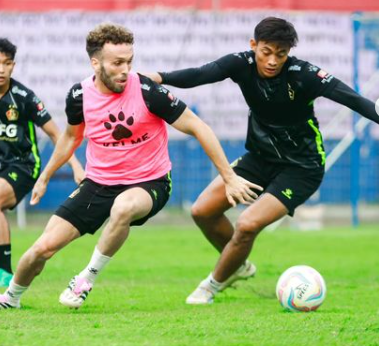 Persik Kediri Resmikan Ze Valente Datang, Nasib Jefinho di Ujung Tanduk