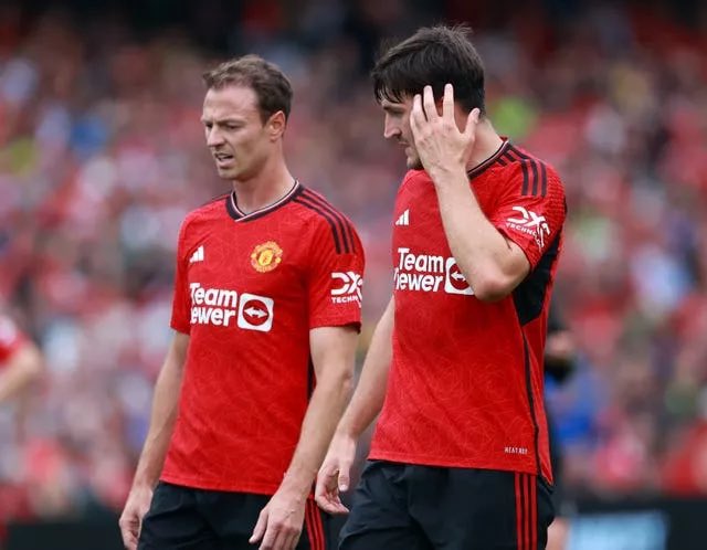 Harry Maguire dan Jonny Evans Tidak Pantas Memperkuat Manchester United