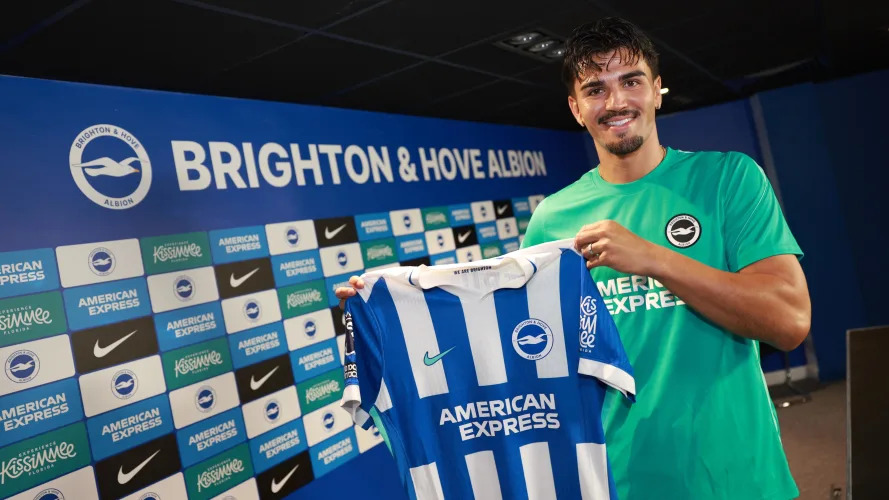 Pesepakbola berdara Indonesia, Pascal Struijk. (Brighton & Hove Albion FC)