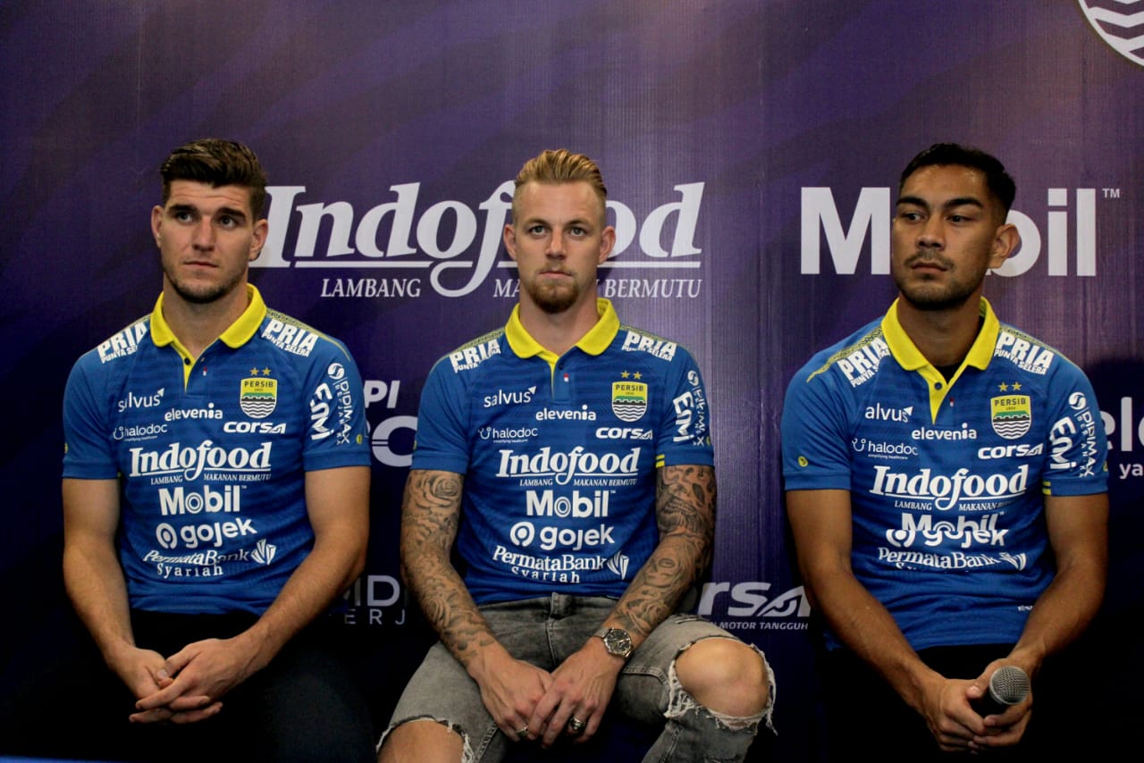Tiga Pemain Asing Resmi Diperkenalkan Persib, Robert Rene Alberts Sampaikan Keyakinan dan Harapan