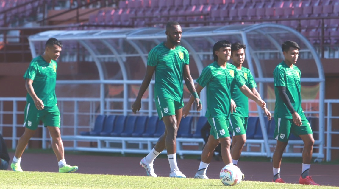 Persebaya Masih Gampang Kebobolan, Gelandang Bertahan Akui Belum Padu