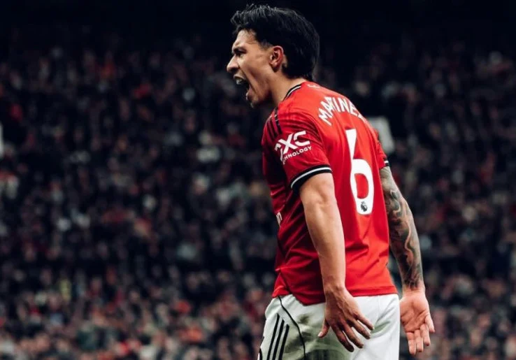 Diejek, Lisandro Martinez Tantang Legenda Manchester United untuk Mendatangi Rumahnya