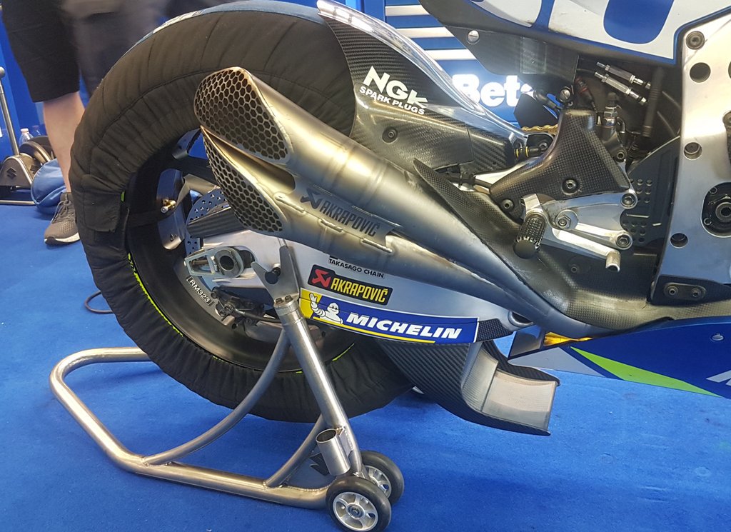 Baru Dicoba, Alex Rins Sudah Rusak Komponen Swingarm Baru Milik Suzuki