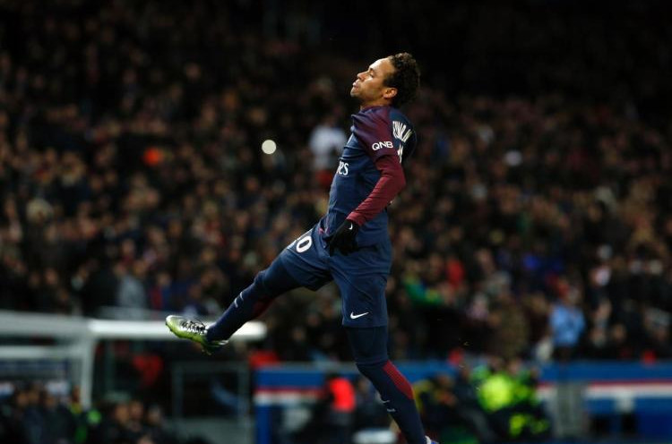 Neymar Bawa PSG Tembus 100 Gol Musim Ini (Video)