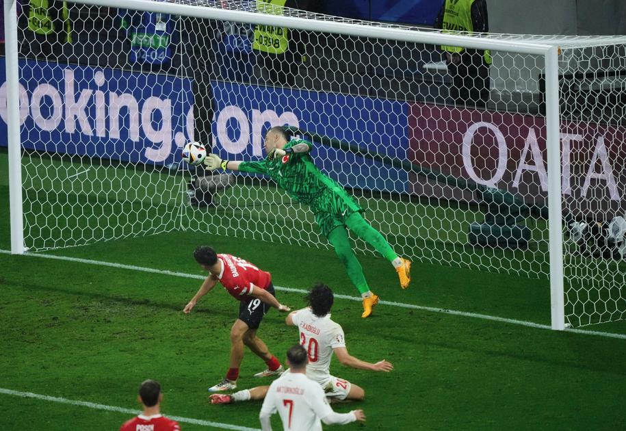 Turki 2-1 Austria: Rekor Merih Demiral, Mert Gunok Dipuji bak Gordon Banks