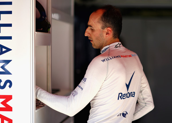 Lewis Hamilton Sebut Robert Kubica Salah Satu Pembalap Terbaik di Generasinya