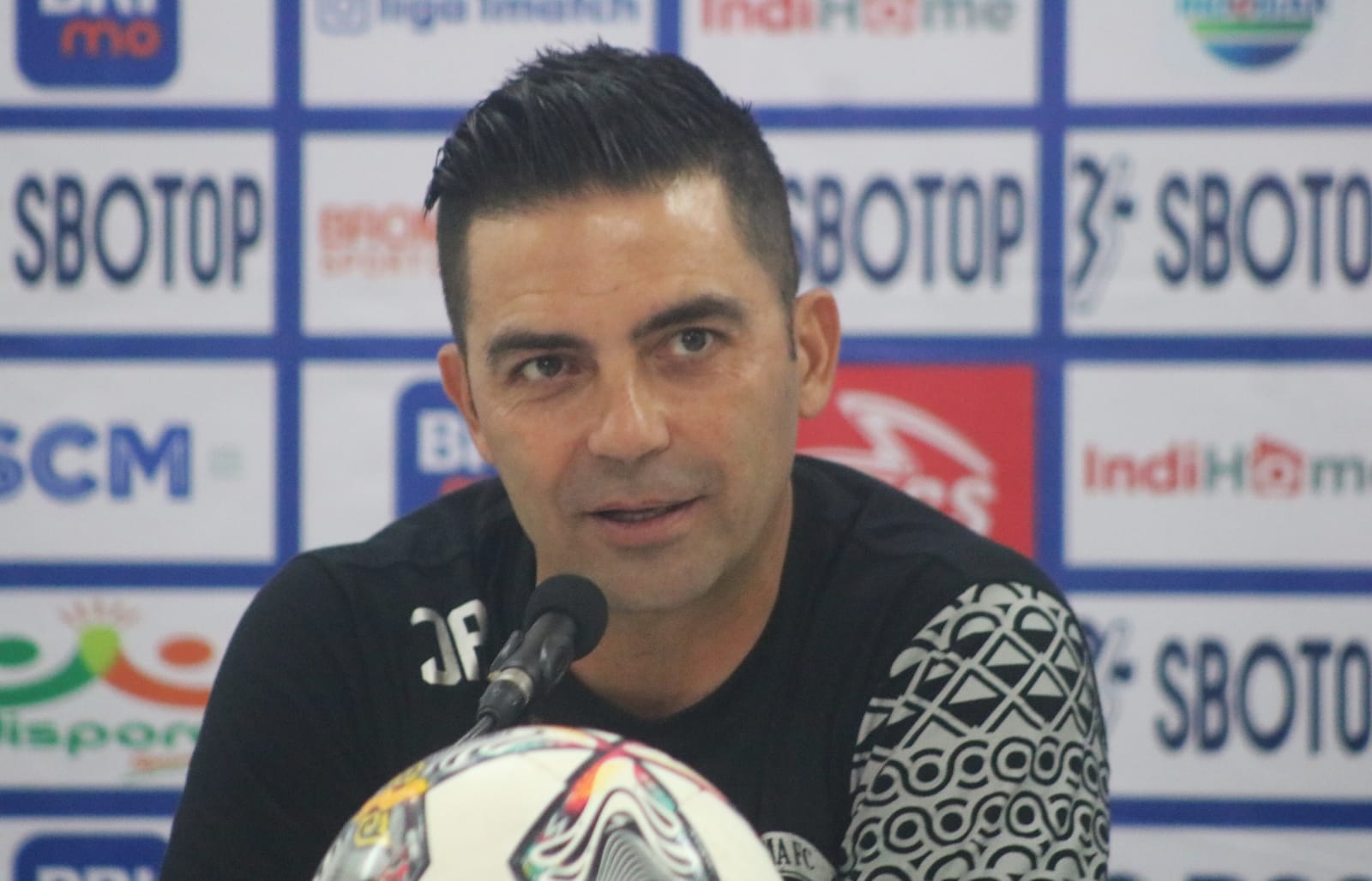 Javier Roca Semringah Arema FC Teruskan Tren Positif