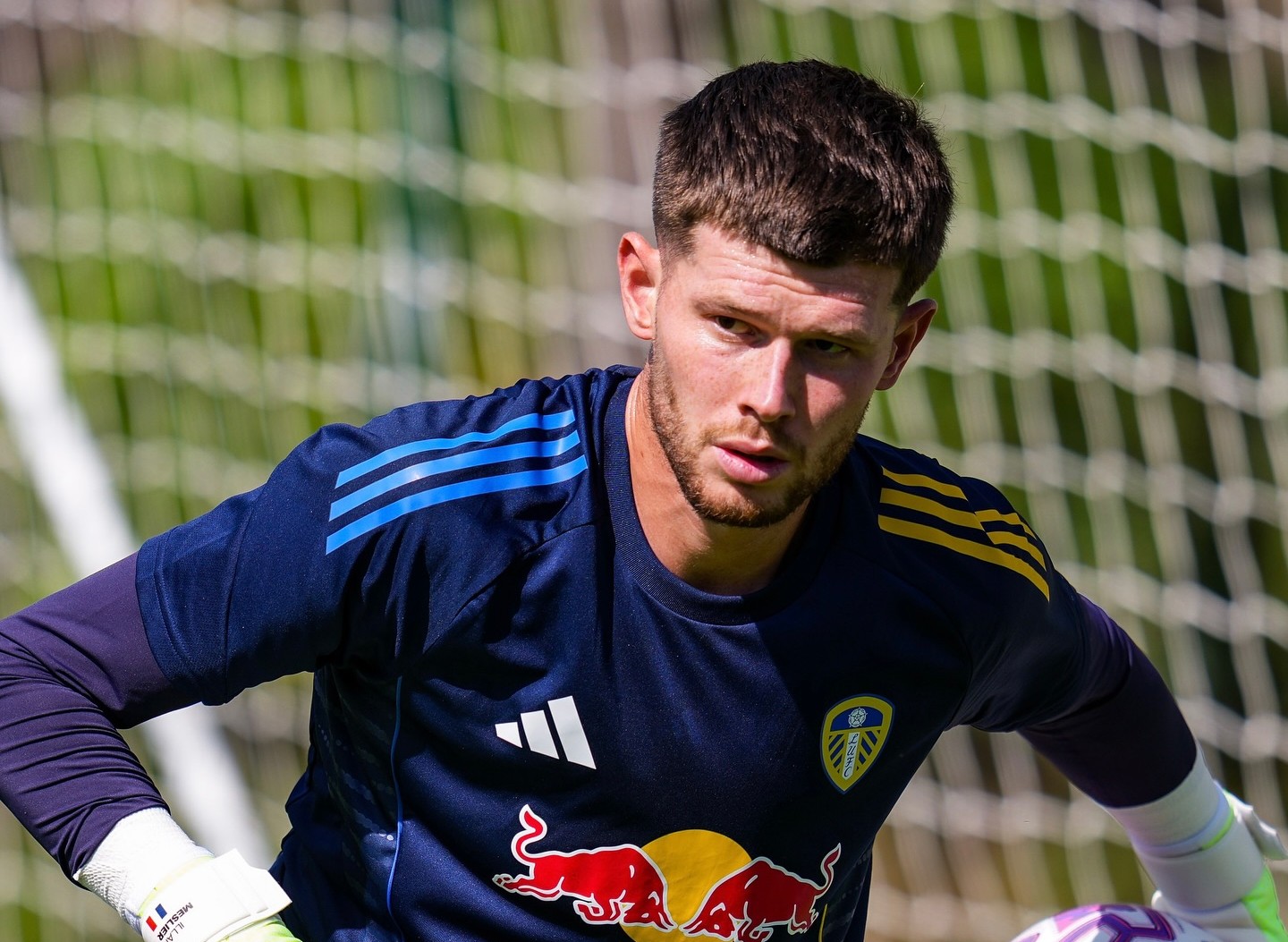 Milan dan Inter Saling Sikut Rebutan Kiper Pelapis Leeds United, Illan Meslier