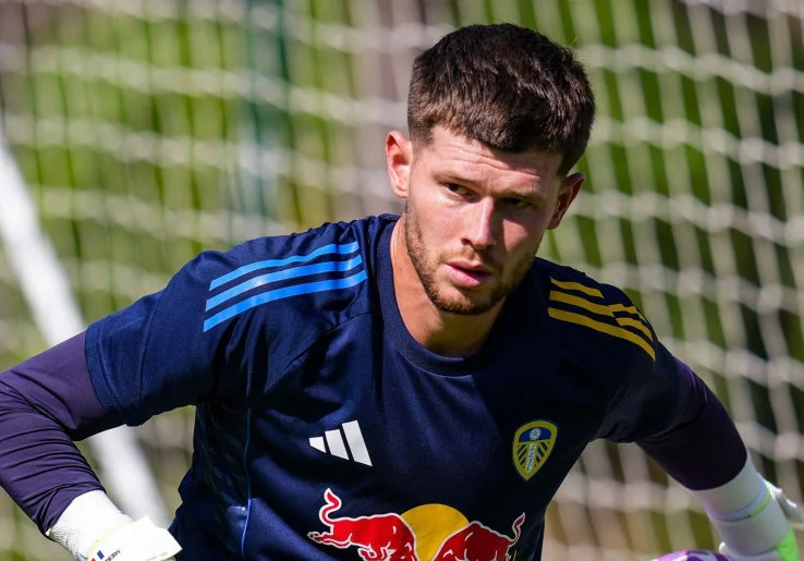 Milan dan Inter Saling Sikut Rebutan Kiper Pelapis Leeds United, Illan Meslier