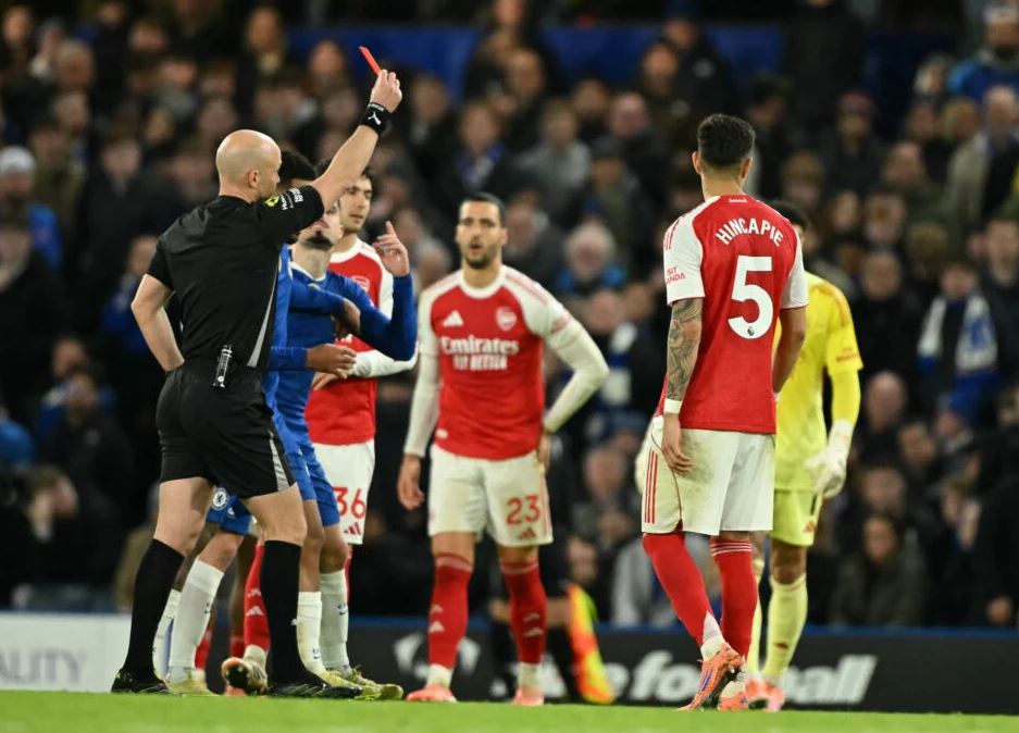 Arsenal Beruntung, Chelsea Bermain dengan 10 Pemain di Stamford Bridge
