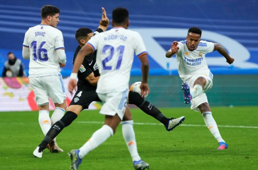 Real Madrid 2-2 Elche: Eder Militao Selamatkan Los Blancos dari Kekalahan