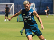 Sandy Walsh Main, Yokohama F. Marinos Kalah Telak 1-3 Lawan Liverpool